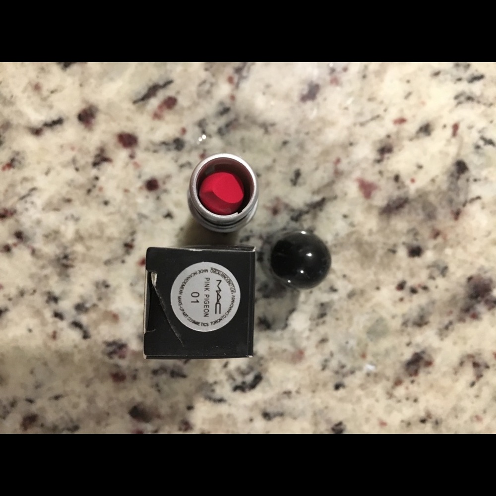 Women’s matte lipstick